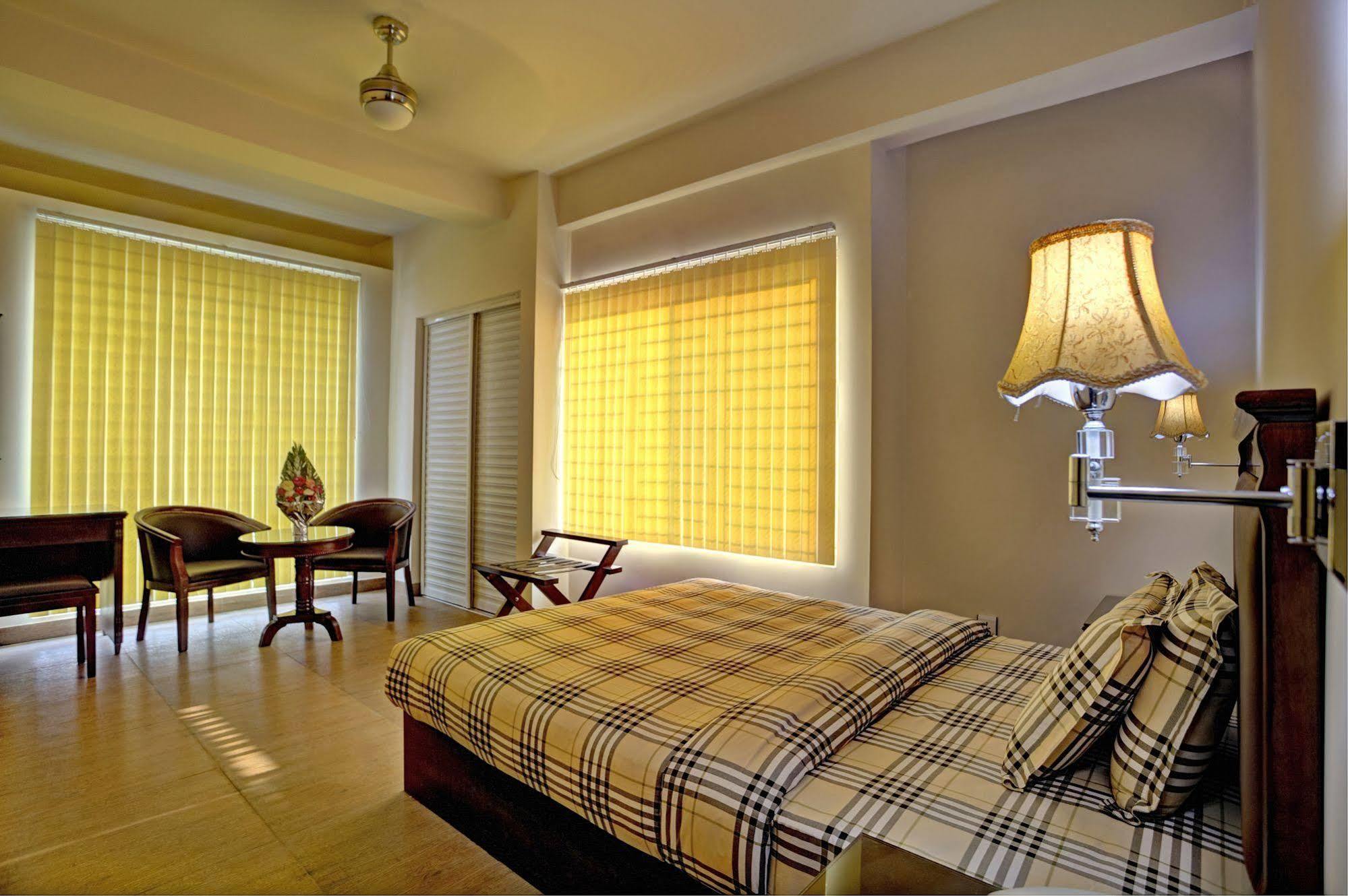 La Rose Hotel Sylhet Buitenkant foto