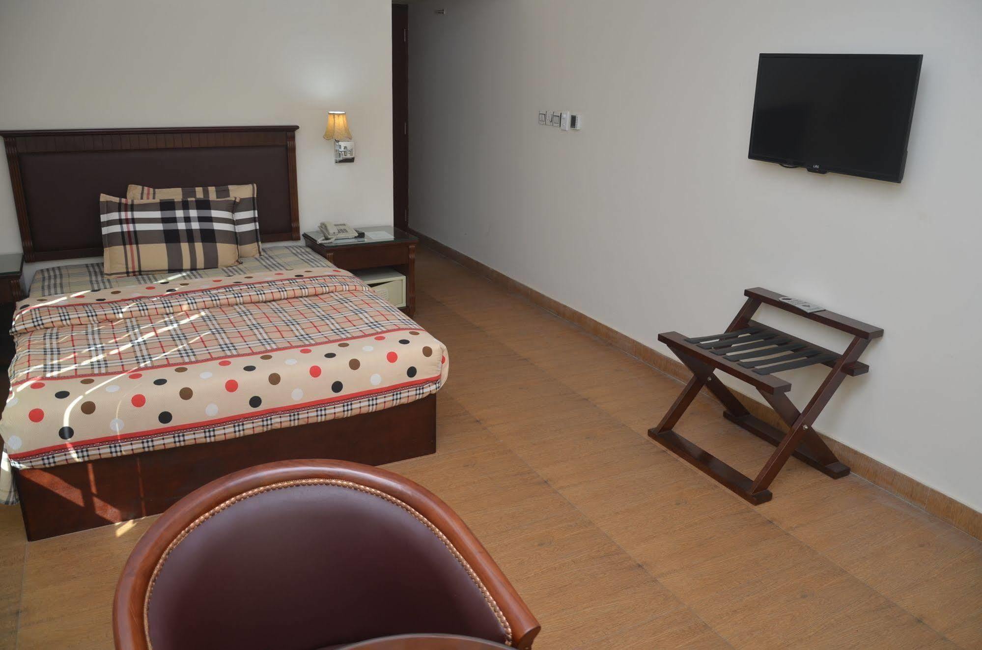 La Rose Hotel Sylhet Buitenkant foto