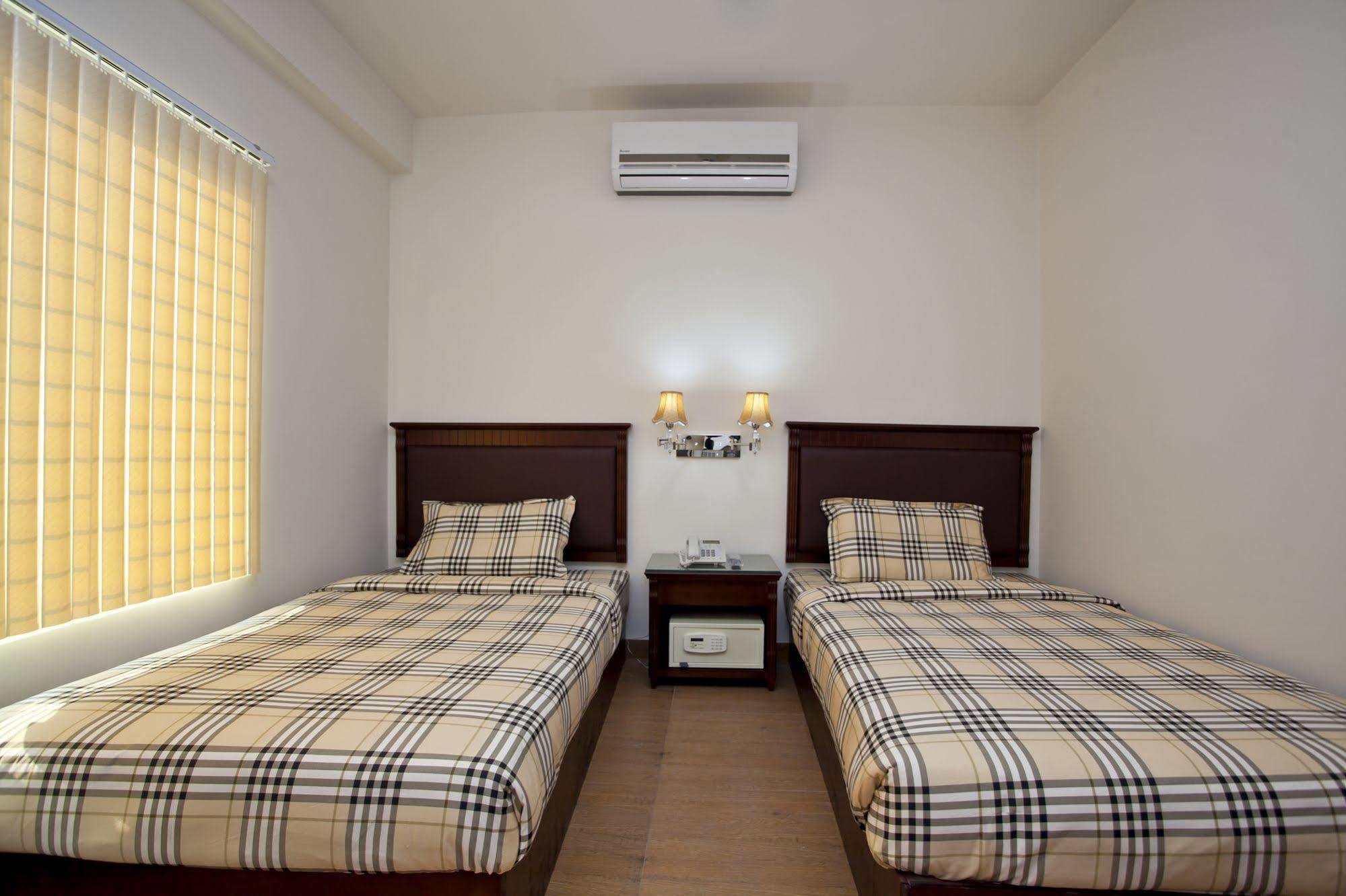 La Rose Hotel Sylhet Buitenkant foto