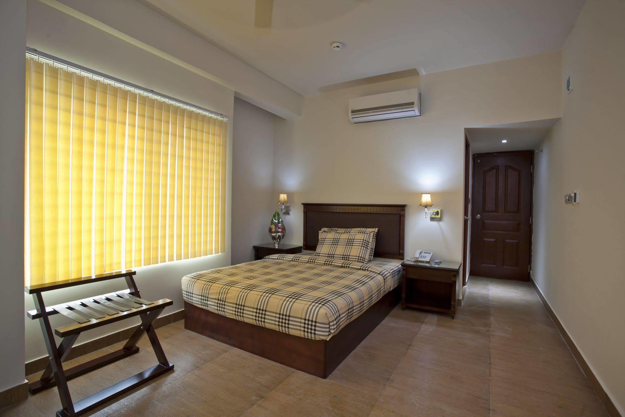 La Rose Hotel Sylhet Buitenkant foto