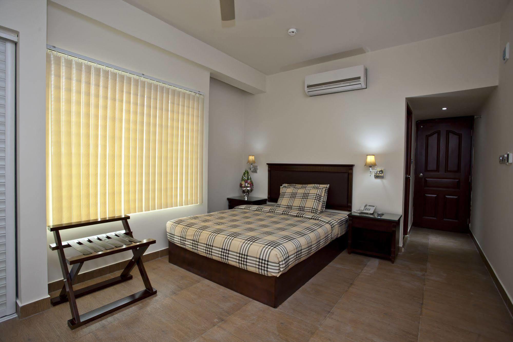 La Rose Hotel Sylhet Buitenkant foto