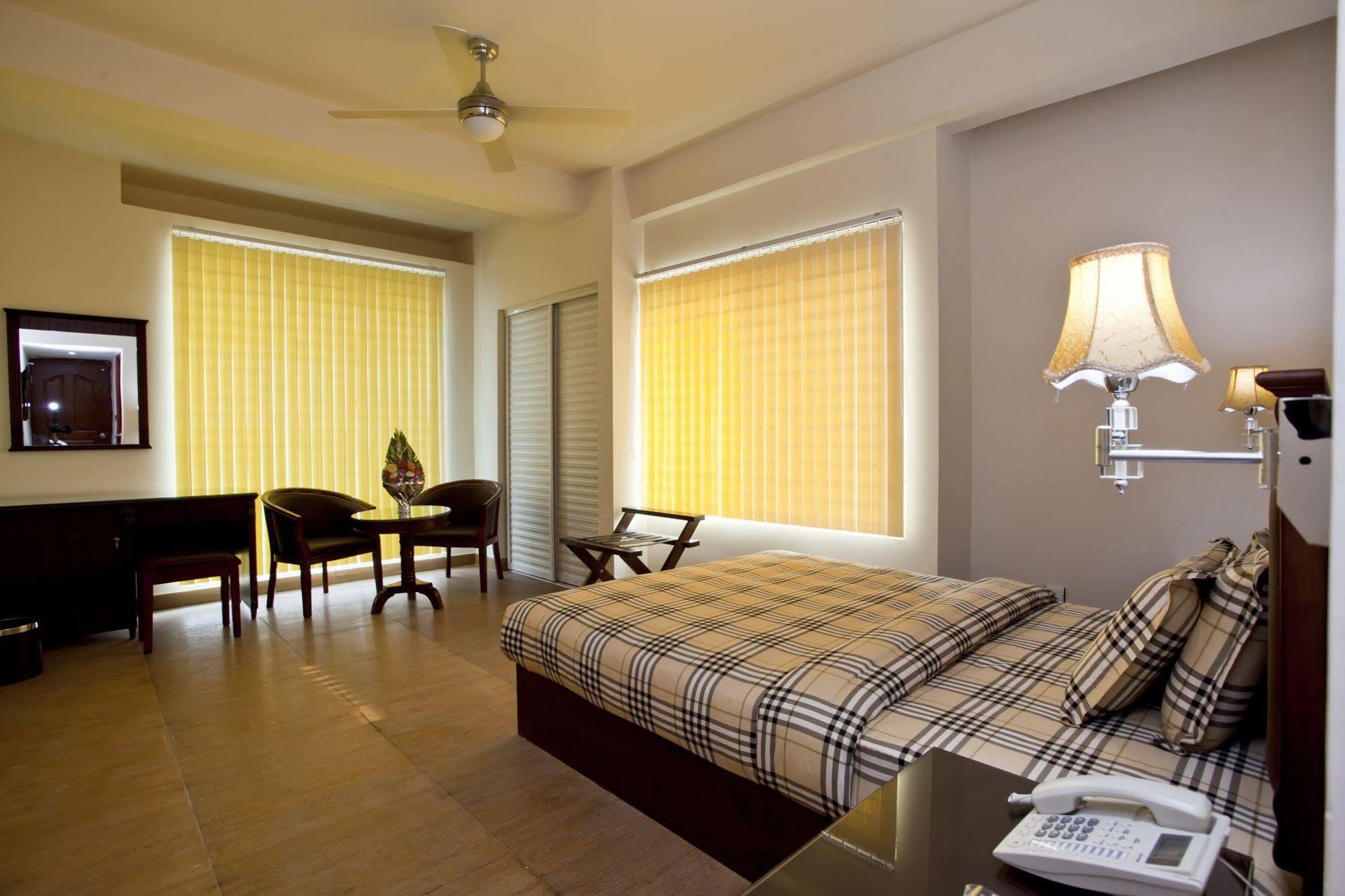 La Rose Hotel Sylhet Buitenkant foto