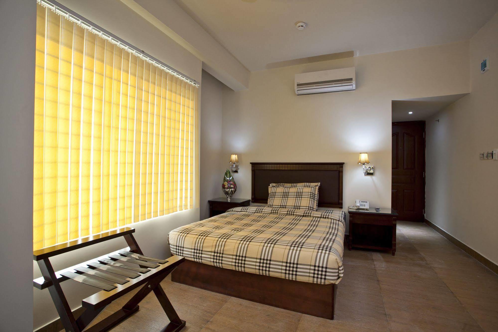 La Rose Hotel Sylhet Buitenkant foto